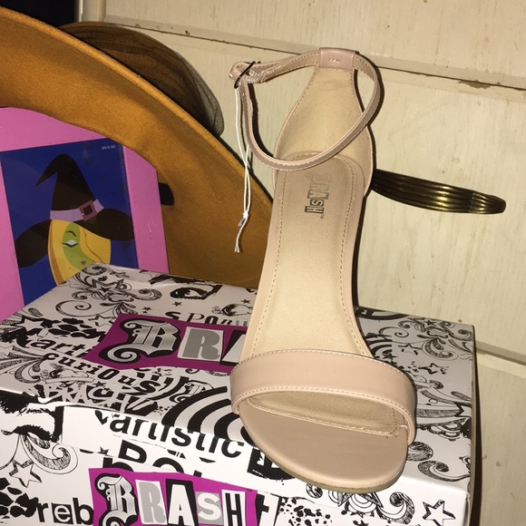 🌹🌹Simply Gorgeous Houston Heels sandals NWT - Picture 3 of 7